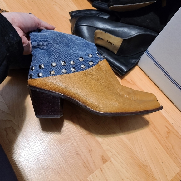 Stuart Weitzman boots - Picture 4 of 4